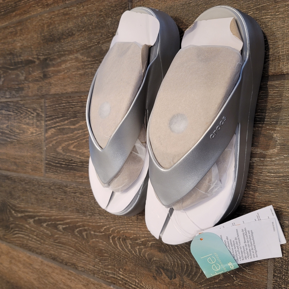CROCS Metallic Silver Sandals